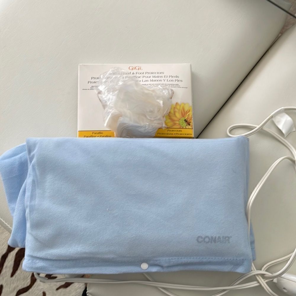 Conspire thermal spa heated gloves. Like new with plastic inserts.